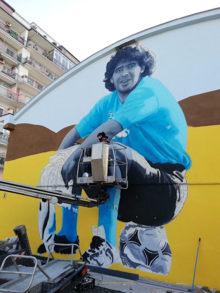 Gragnano hub regala un altro murale alla “Città della Pasta”: Maradona Gragnano hub regala un altro murale alla “Città della Pasta”: Maradona