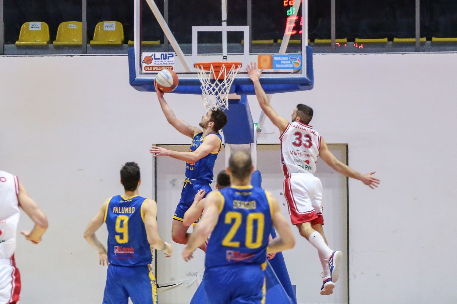 Riccardo Rossato in sottomano contro Lux Chieti