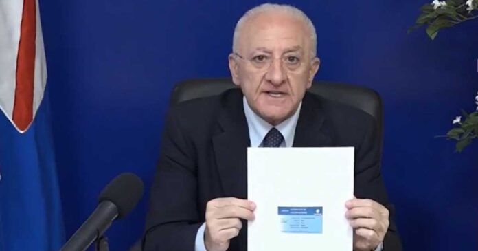 Vincenzo De Luca a giudizio per le Card Vaccini: presunto danno erariale da 3,7 milioni di euro. L'inchiesta della Procura della Corte dei Conti della Campania