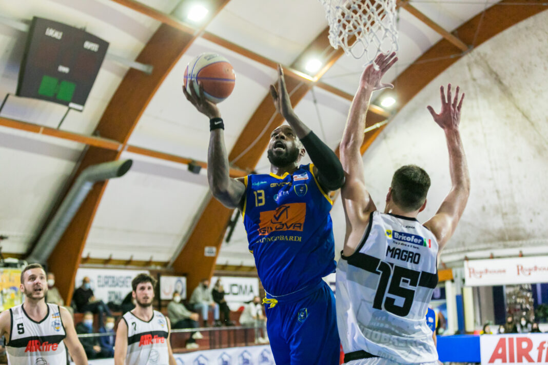 Basket Givova Scafati: Al Palasport “Luca Avenali” battuto a fatica l'Atlante Roma 79-80