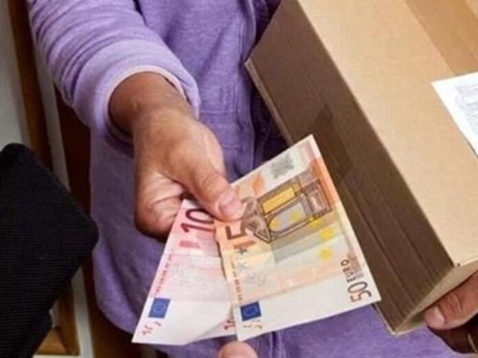 Finti corrieri per truffare gli anziani soli in casa: "È allarme a Gragnano, registrati numerosi casi"