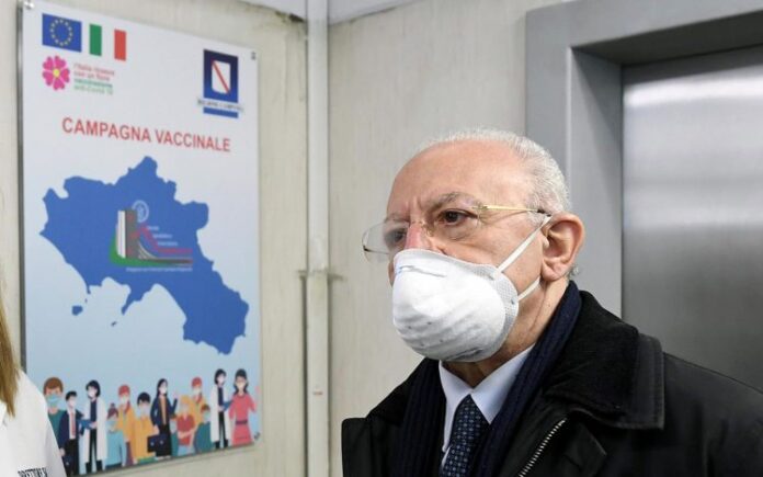 Vincenzo De Luca a giudizio per le Card Vaccini: presunto danno erariale da 3,7 milioni di euro. L'inchiesta della Procura della Corte dei Conti della Campania