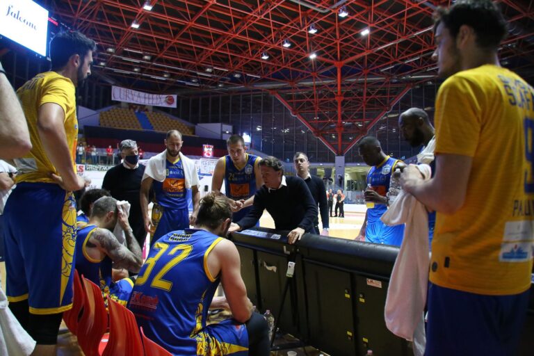 Quarti di finale Playoff: La gara tre va alla Lux Chieti. Givova Scafati sconfitta Quarti di finale Playoff: La gara tre va alla Lux Chieti. Givova Scafati sconfitta