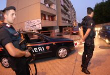 Spari a Ponticelli, 24enne ferito da un colpo d’arma da fuoco sotto casa