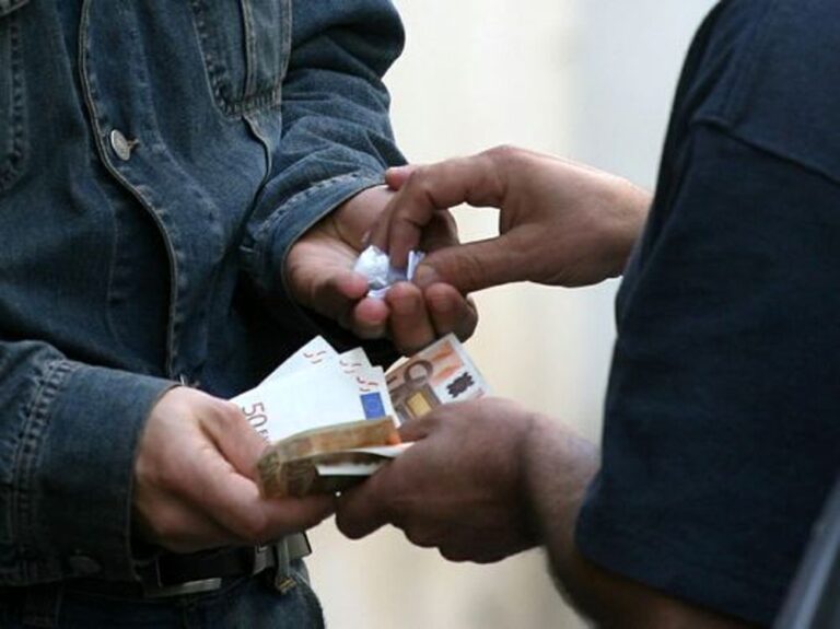 Natale in carcere per droga, 24enne di Casalnuovo arrestato a Castello di Cisterna Natale in carcere per droga, 24enne di Casalnuovo arrestato a Castello di Cisterna