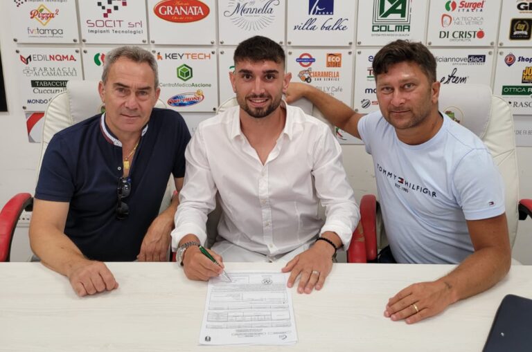 La S.S. Turris Calcio sigla il triennale con il centrocampista Giuseppe Iglio