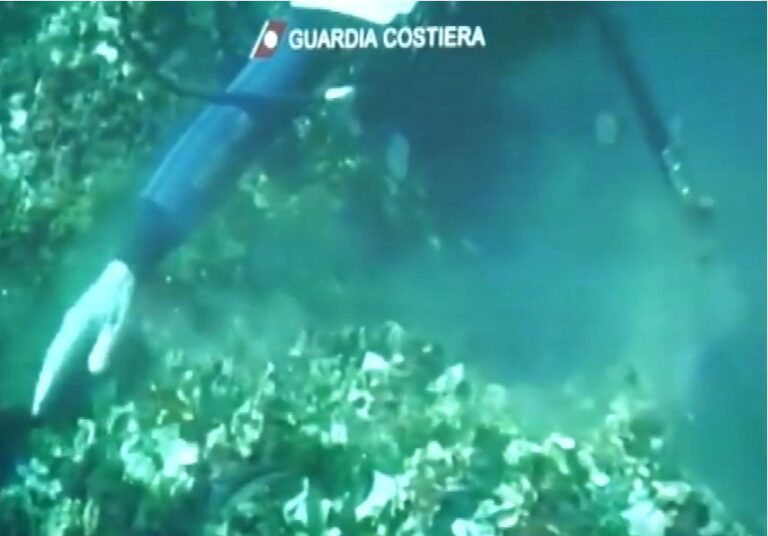 Sfregiavano i faraglioni di Capri, condannati dieci datterai: dovranno anche risarcire in separata sede le parti civili