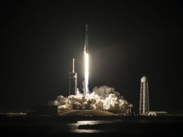 Il Falcon 9 della SpaceX è stato lanciato dalla Florida, inizia il primo viaggio in orbita per 4 civili