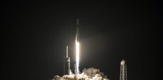 Il Falcon 9 della SpaceX è stato lanciato dalla Florida, inizia il primo viaggio in orbita per 4 civili