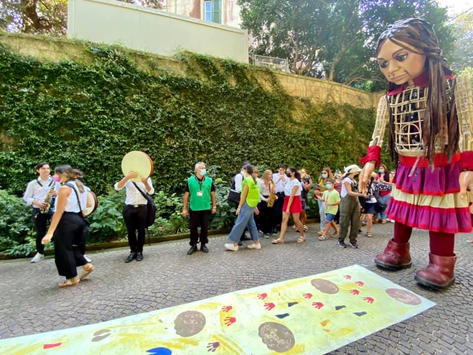 La piccola Amal al Museo e Real Bosco di Capodimonte. La marionetta gigante continua il suo viaggio
