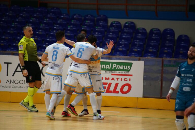 La paura fa 6-3 al PalaSele, il Napoli vince il derby di Halloween con la Feldi