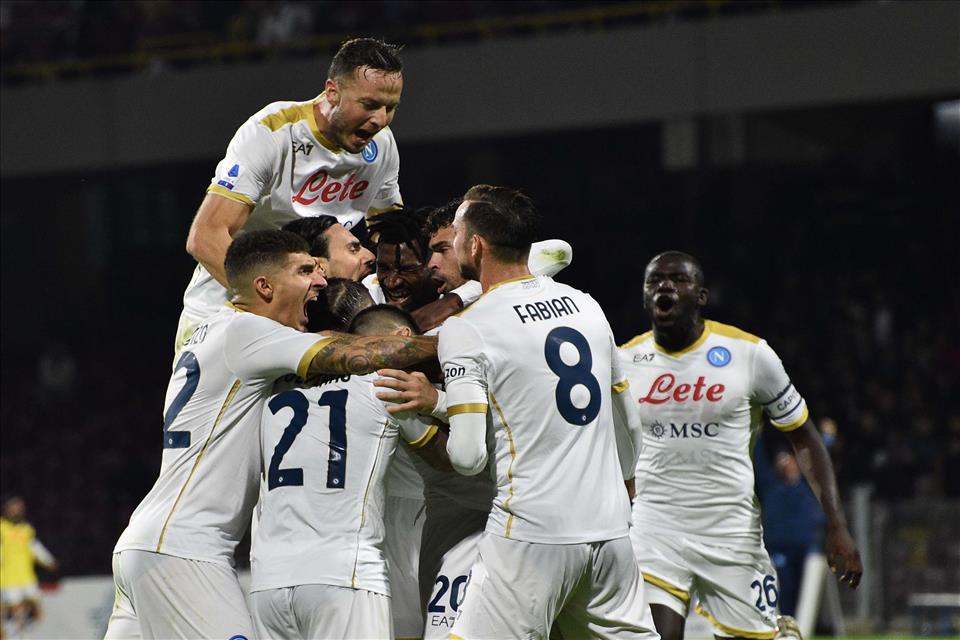 derby Salernitana Napoli esultanza
