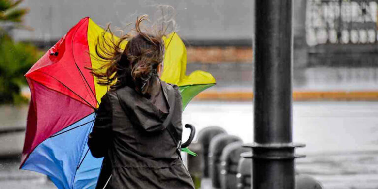 Allerta meteo gialla per tutta la Campania fino alle 20 di martedì Allerta meteo gialla per tutta la Campania fino alle 20 di martedì