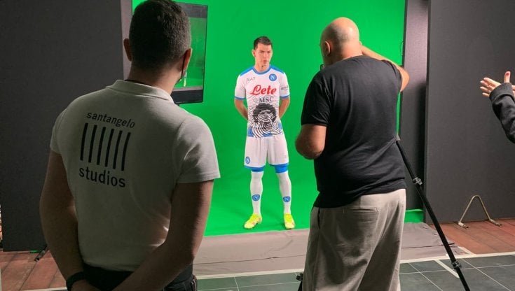 Ecco la maglia celebrativa del Napoli in ricordo di Diego Armando Maradona. Previsti 1926 esemplari limited edition