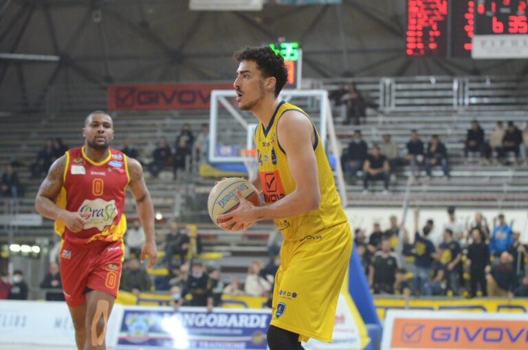 Orasì Ravenna al tappeto contro al Givova Scafati che diventa campione d’inverno