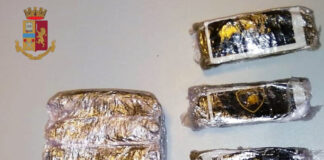 Napoli, Porta Nolana: sequestrati 10 panetti di hashish