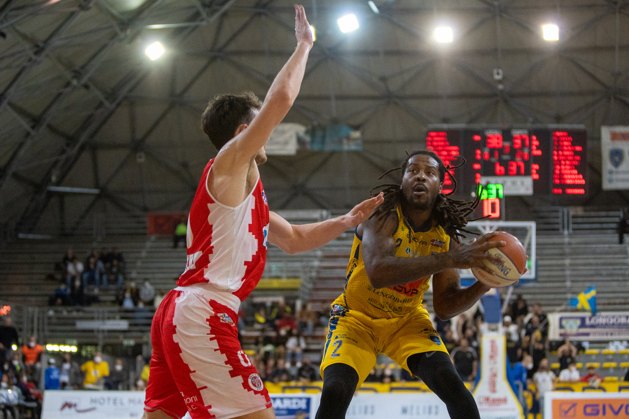 Givova Scafati, vittoria che vale oro contro la Tramec Cento