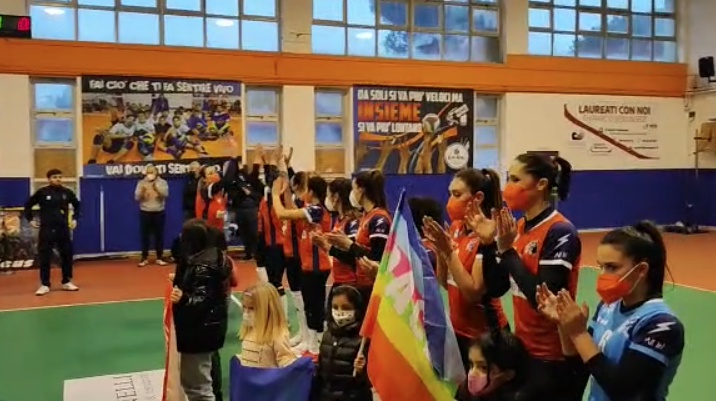 I bambini dell’Oplonti Volley sfilano per dire “no” alla Guerra I bambini dell’Oplonti Volley sfilano per dire “no” alla Guerra