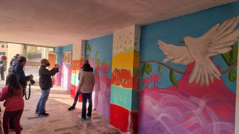 Il Centro per la Legalità ha inaugurato il nuovo murale presso la Caritas di Matierno