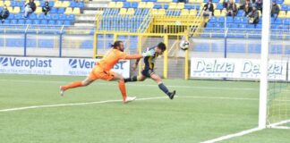 Le vespe tornano al successo: 4-0 alla Paganese e speranza play-off