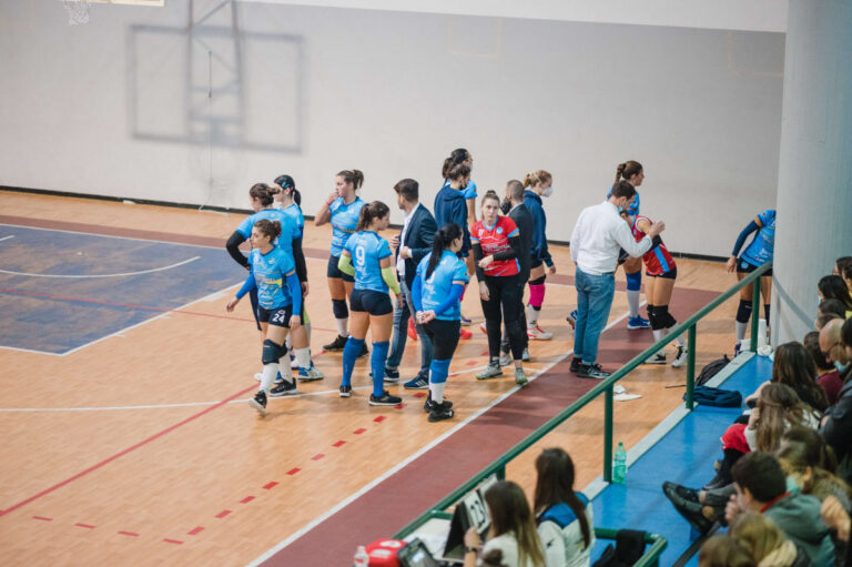Si disputa a campo invertito la gara tra Consorzio Volley Napoli e Primavera Volley Si disputa a campo invertito la gara tra Consorzio Volley Napoli e Primavera Volley