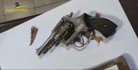 castellammare finanza pistola