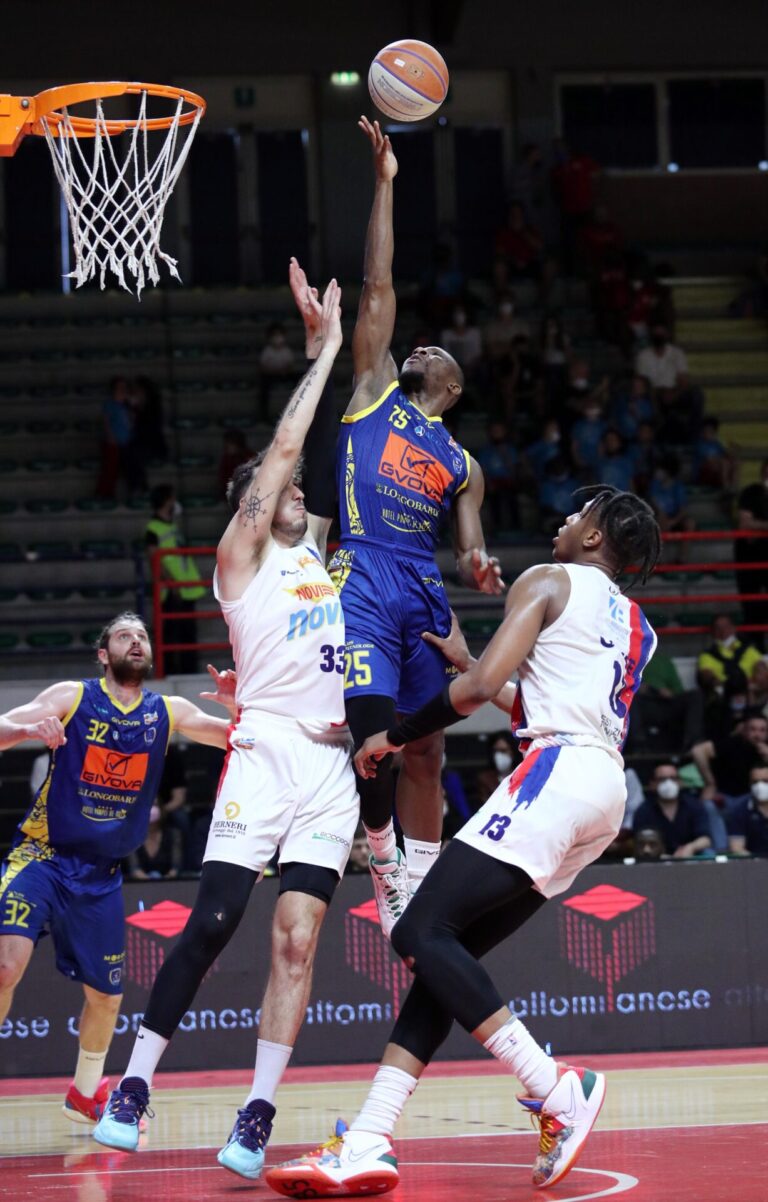 Givova Scafati in semifinale playoff. Sconfitta la Novipiù