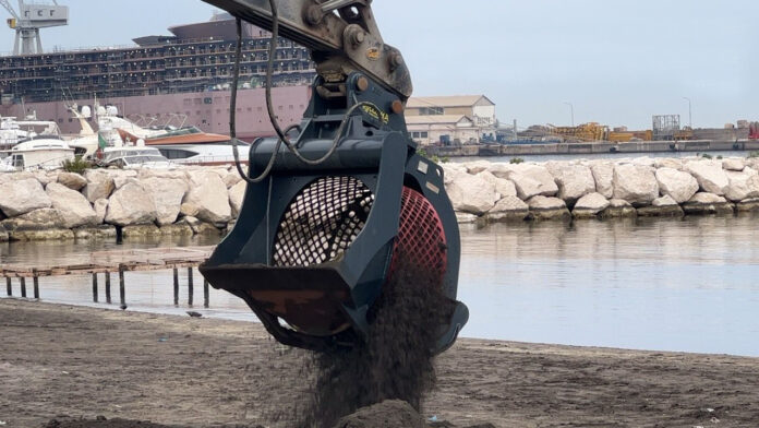 Pulizia degli arenili castellammare