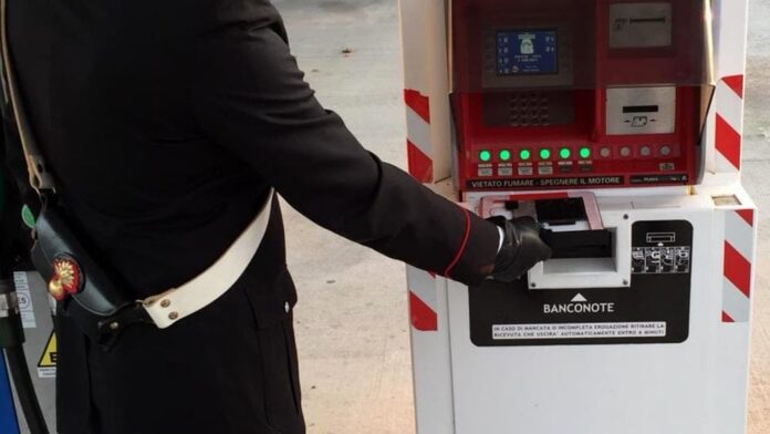 distributore esso carabinieri ottaviano