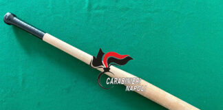 Castellammare via Privati mazza da baseball