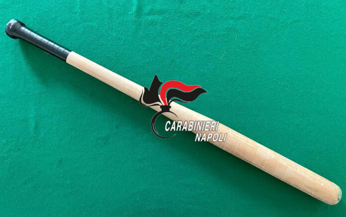 Castellammare via Privati mazza da baseball