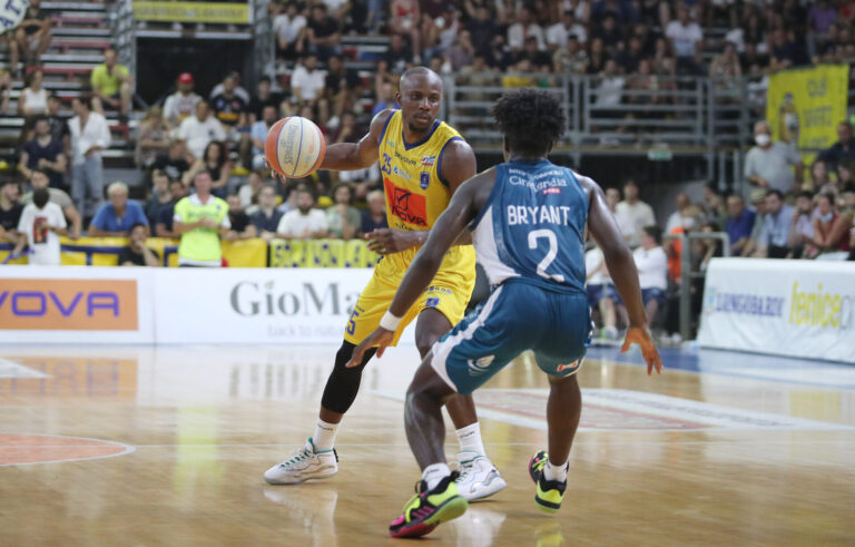 La Givova Scafati fa sua gara uno della finale playoff