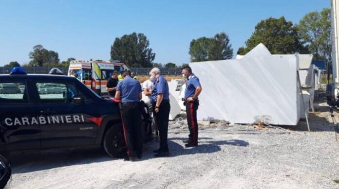 lastre di marmo carabinieri