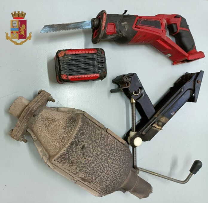 Miano: ladri di marmitte sorpresi in un parcheggio, arrestati due napoletani