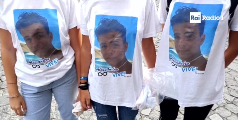 Gragnano, suicidio del 13enne Alessandro: indagata la fidanzatina Gragnano, suicidio del 13enne Alessandro: indagata la fidanzatina