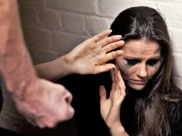 Qualiano: gelosia e ceffoni alla compagna davanti agli occhi del figlio di 3 anni. ArrestaTo 24enne