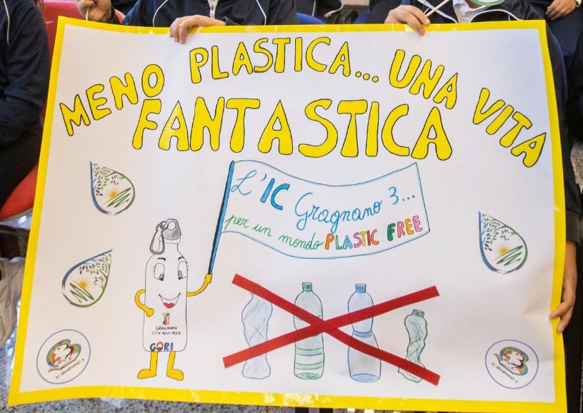 Gragnano plastic free 1.600 borracce consegnate alle scuole primarie