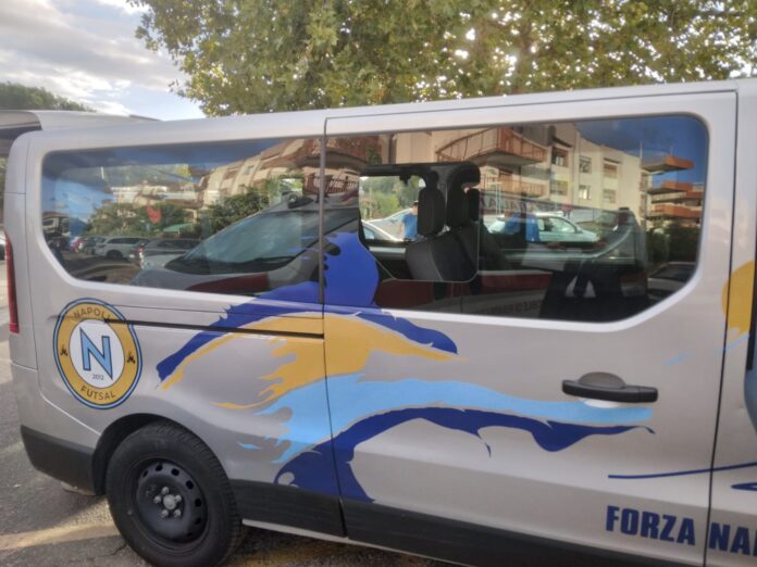 Rubati oggetti e macchinari dal minivan del Napoli Futsal