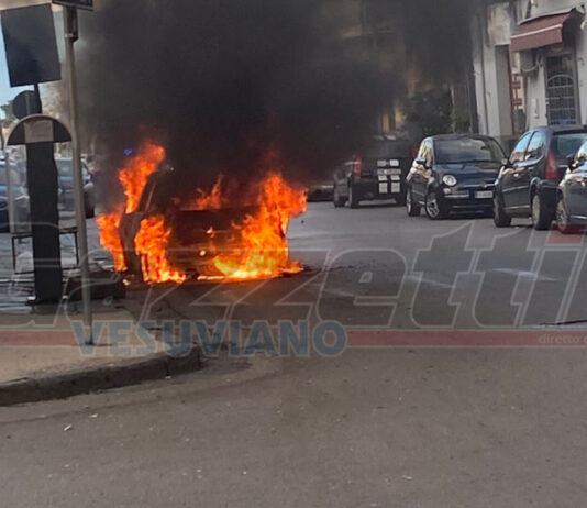 boscoreale fiamme auto