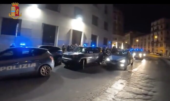 NAPOLI polizia di stato blitz clan mazzarella