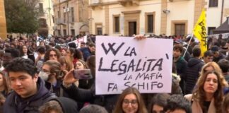 corteo marcia castelvetrano matteo messina denaro perquisizione