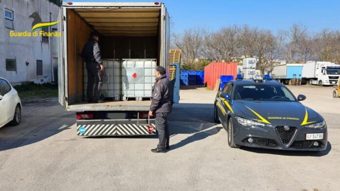 Napoli, sequestrati oltre 17mila litri di alcol etilico di contrabbando provenienti dalla Polonia