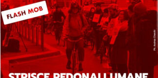 Strisce pedonali umane a Napoli, il flash-mob