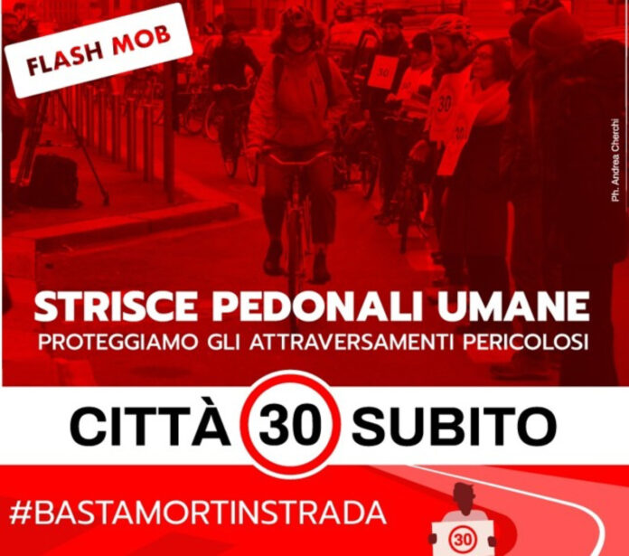 Strisce pedonali umane a Napoli, il flash-mob