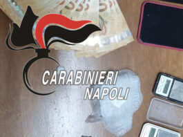 Terzigno, lanciano droga dalla finestra: due minori arrestati dai carabinieri