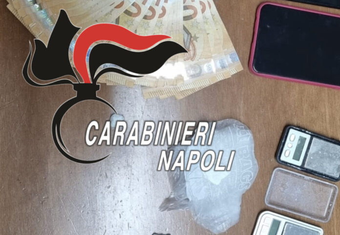 Terzigno, lanciano droga dalla finestra: due minori arrestati dai carabinieri