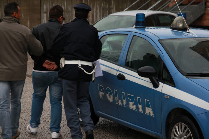 Napoli, Porta Capuana: arrestato un 36enne di origine pakistana colto a spacciare