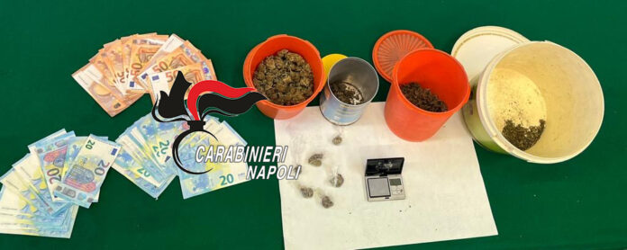 Pimonte, scoperto con la droga in casa scappa in mutande: arrestato 44enne