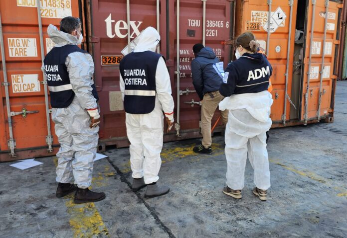 Porto di Napoli, sequestrati 63mila kg di materiali pericolosi importati illegalmente