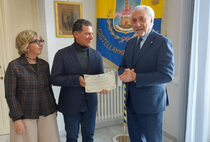 Castellammare, conferito ufficialmente a Francesco "Ciccio" Esposito il titolo di Ambasciatore dello Sport della Città